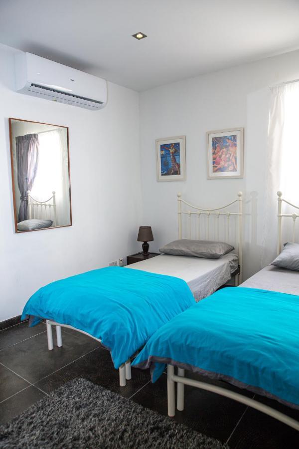 Dolmen Court Flat 10, Qawra Daire St. Paul's Bay Dış mekan fotoğraf